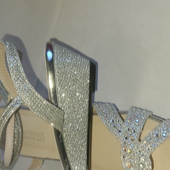 Touch Ups Women's Lena Wedge Sandal, Silver, 8 W - Picture 9 of 12